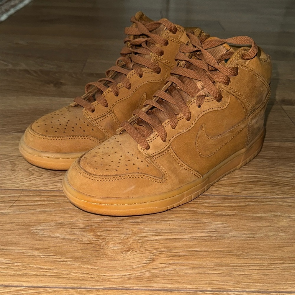 Nike suede dunks